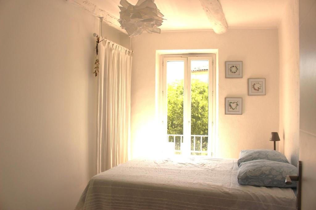 Joli appartement avec balcon au coeur de Forcalquier photo 1