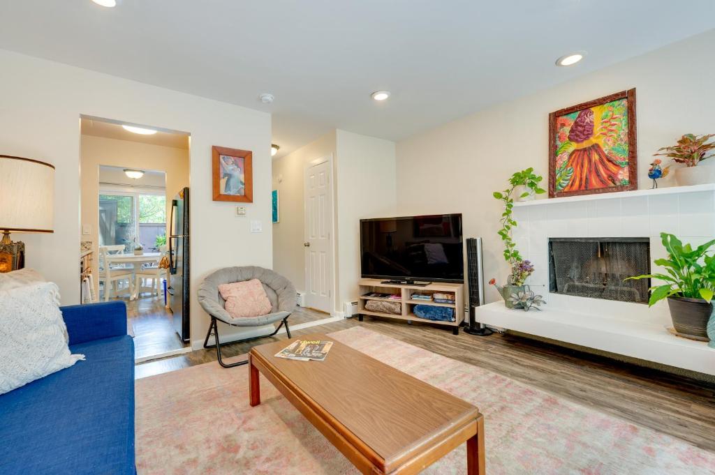 Beautiful Boulder Townhome Walk to CU and Pearl St! photo 3