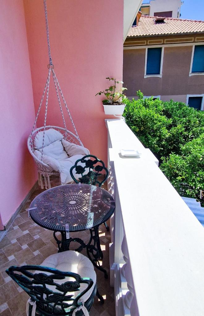 Varigotti Tropical Garden - full floor apartment photo 2