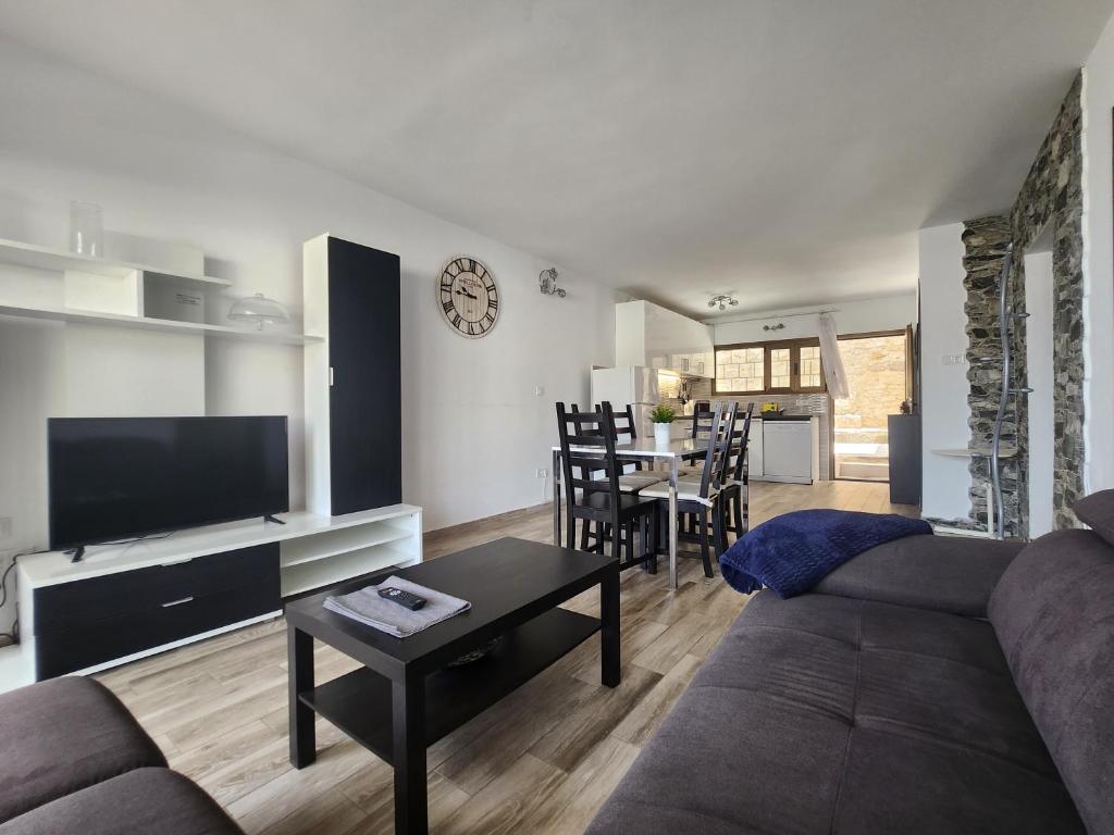 Modern ground floor apartment , a few steps from the beach photo 3