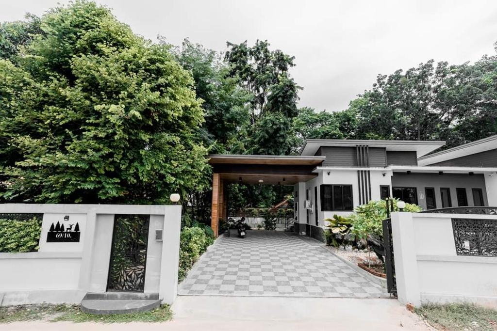 69YIng Yang House 3BR Sawankhalok photo 4