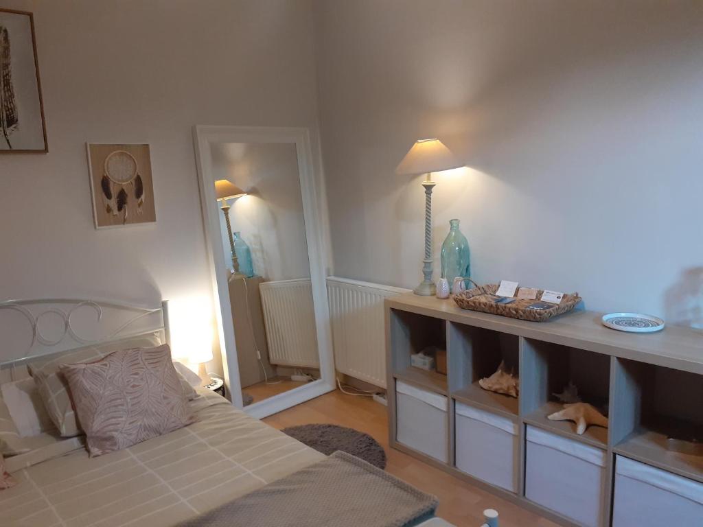 Au Bosquet, chambre et salle de bains avec petit déjeuner à 600 m du centre dans un cadre calme et verdoyant photo 1