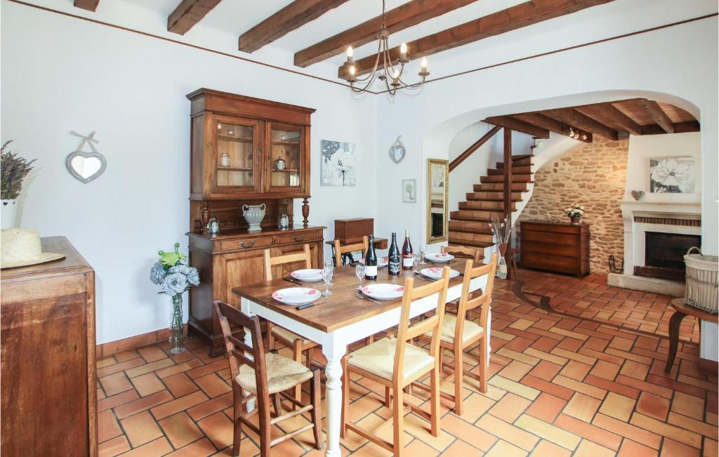 Awesome Home In Grillon With Outdoor Swimming Pool, Private Swimming Pool And 3 Bedrooms photo 3