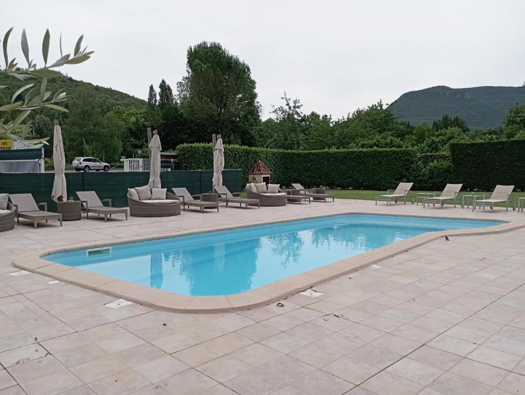 Logis Hotel Restaurant Mas de la Prairie photo 4