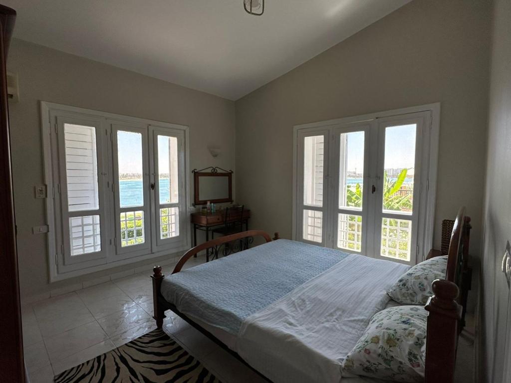 Marina 7 4BR Villa lake view photo 1