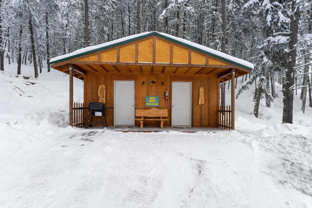 Echo Valley Resort + Cabins photo 2