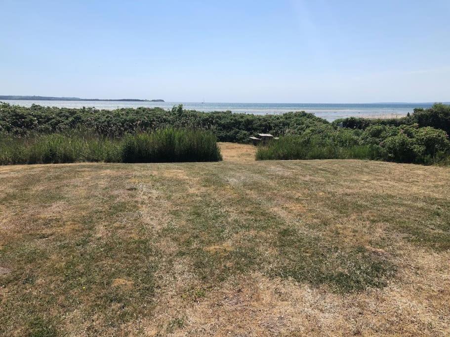 Beach House with Sea view, Private beach area, Garden, 3 Bedrooms, free WiFi and Parking photo 2