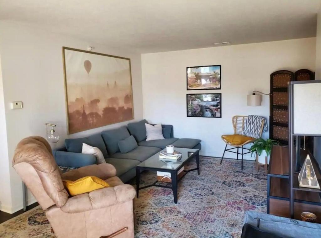The Redhawk Hideaway: Charming 2BR Condo near Miami Univ in Oxford! Book now! photo 1