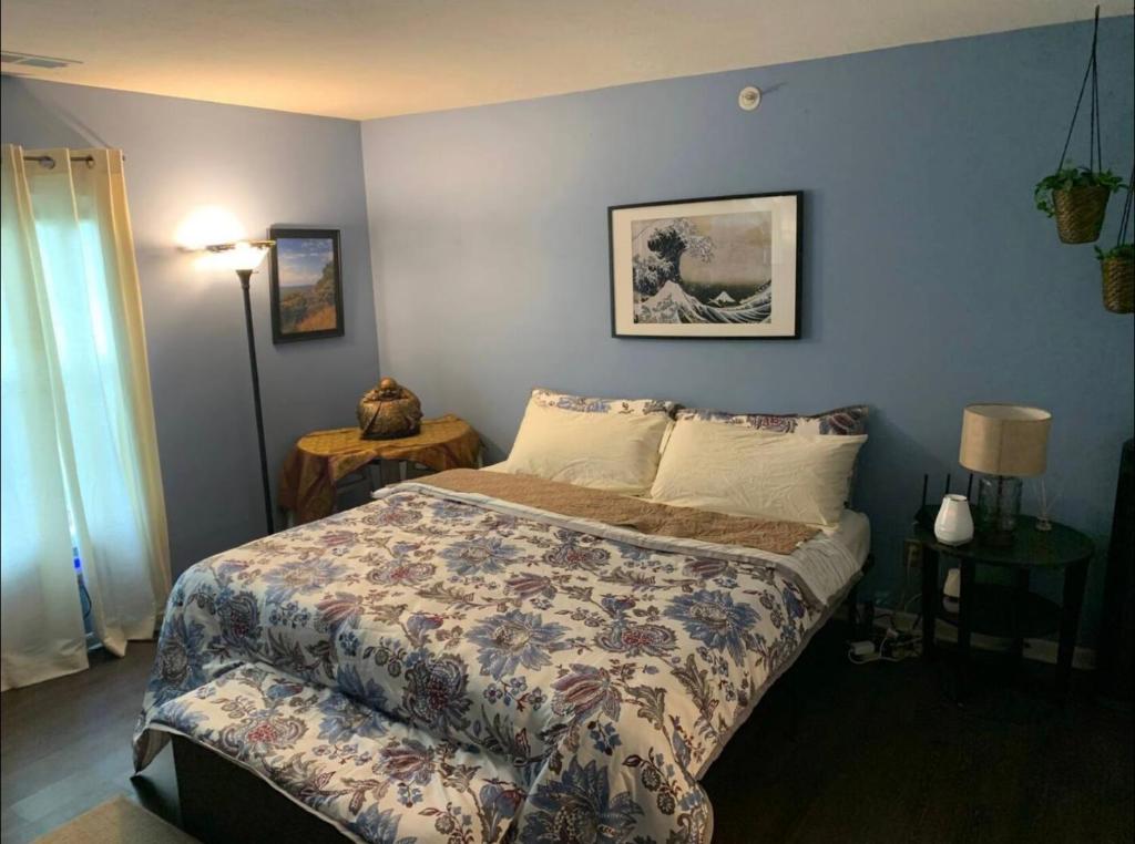 The Redhawk Hideaway: Charming 2BR Condo near Miami Univ in Oxford! Book now! photo 4