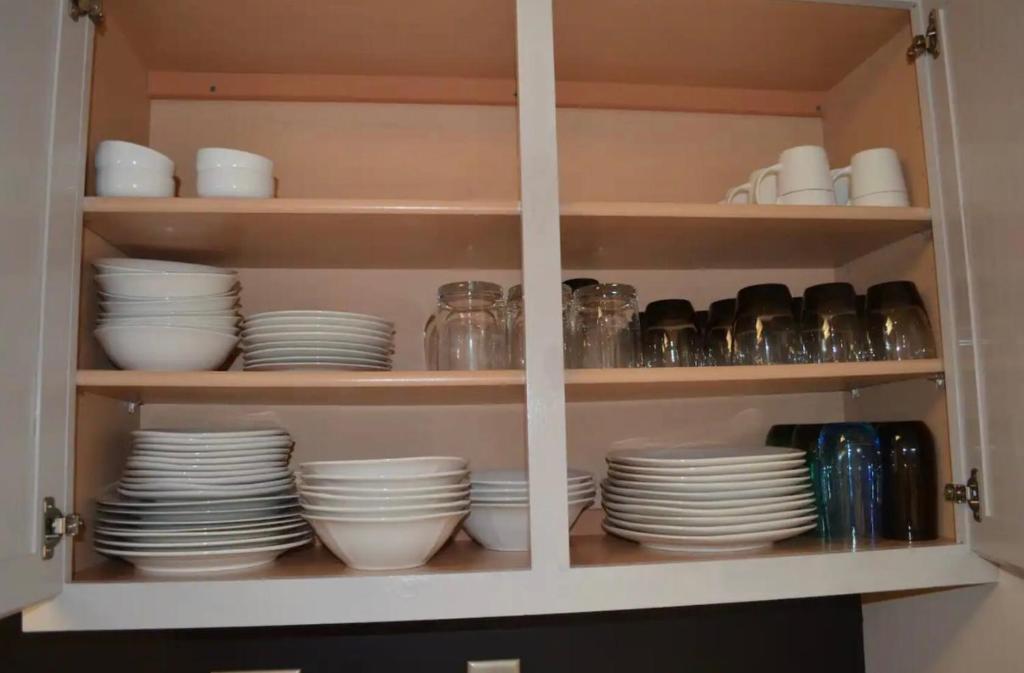The Redhawk Hideaway: Charming 2BR Condo near Miami Univ in Oxford! Book now! photo 3