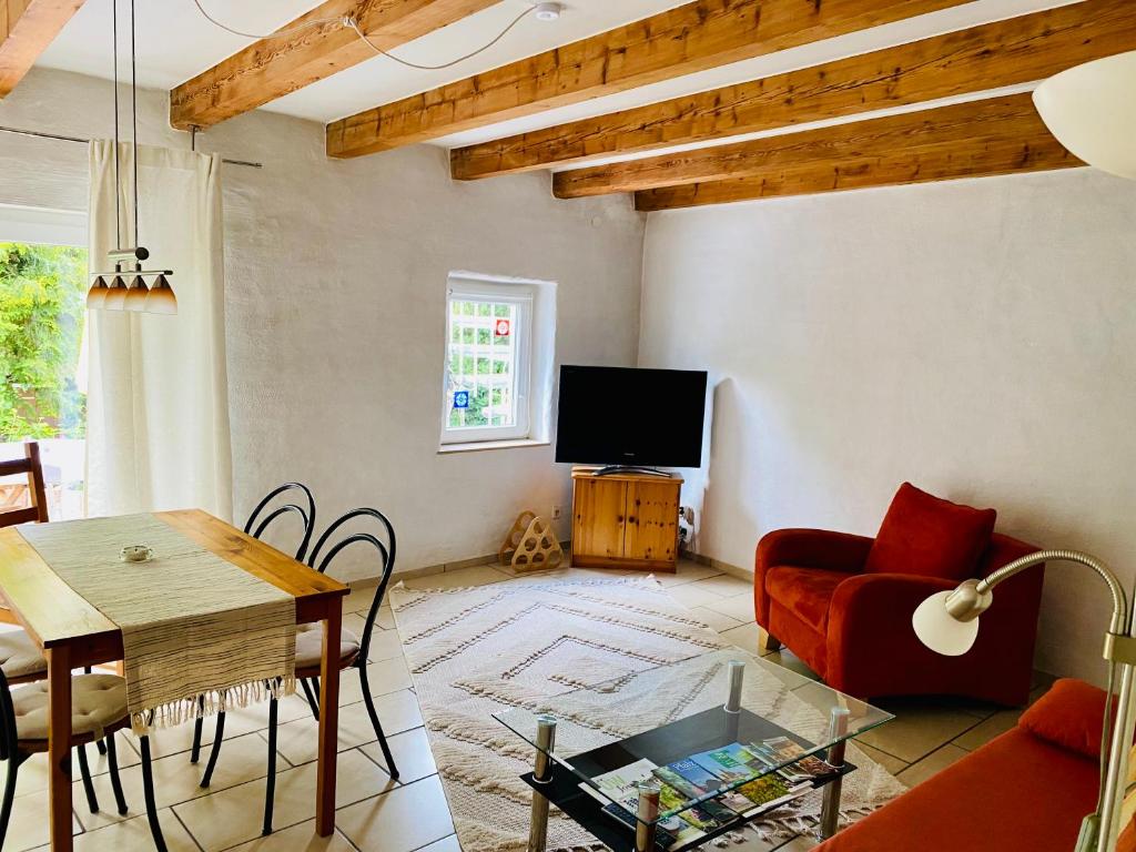 Ferienwohnung mit schöner Terrasse. photo 2