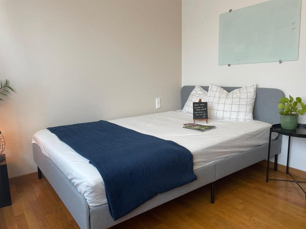 Green Haven - Guest Room in Mid Century Modern Homestay Apt Luxembourg photo 2