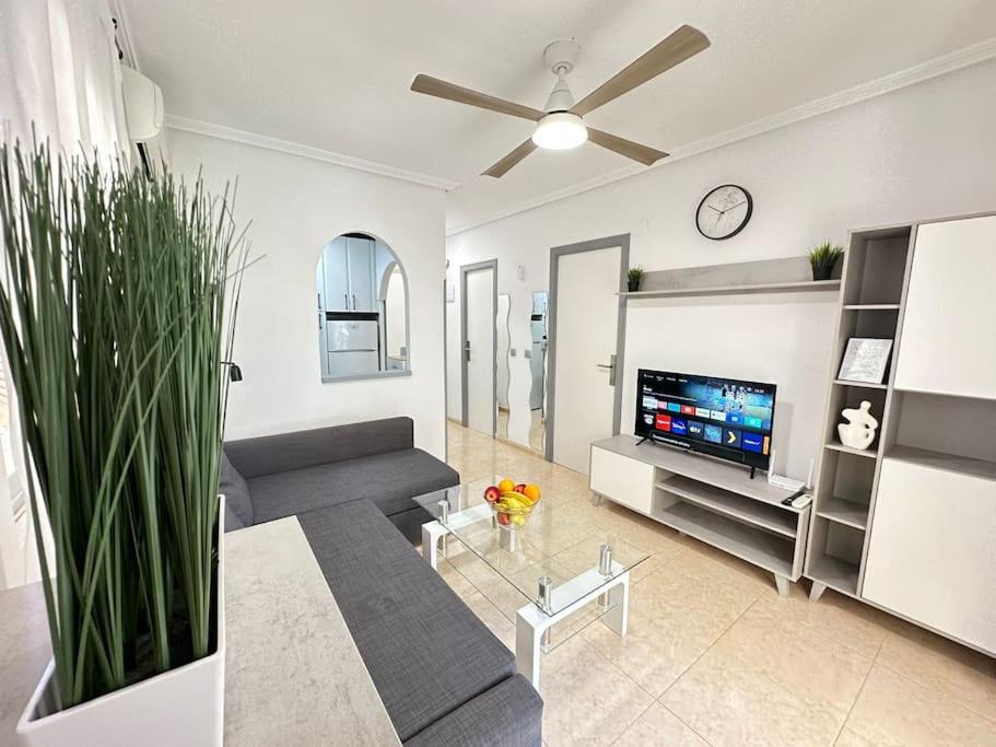 Apartment ZuMiFra with swimming pool, 300 m from the sea, with beautiful sandy beach La Mata photo 2