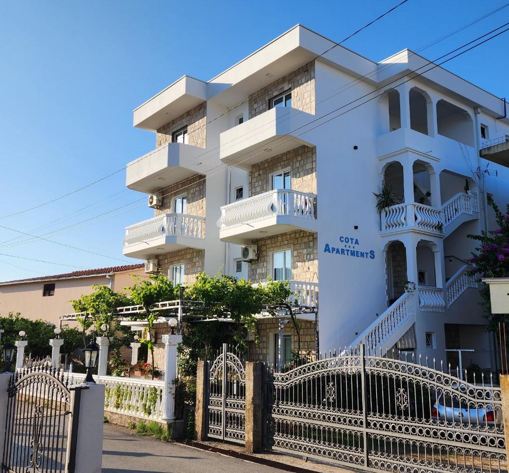 Apartments Cota Guesthouse photo 2