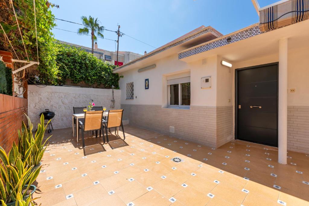 WintowinRentals Close to the beach, Private Terrace & Parking photo 2