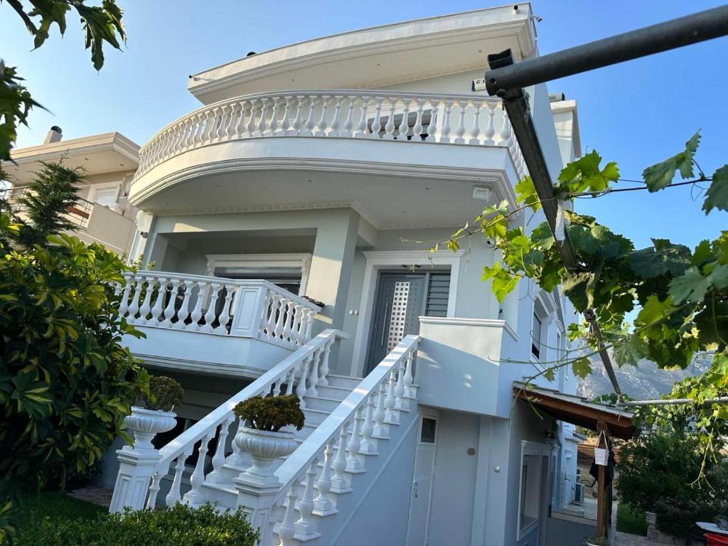 KONTIS' Luxury Detached house near the sea photo 1