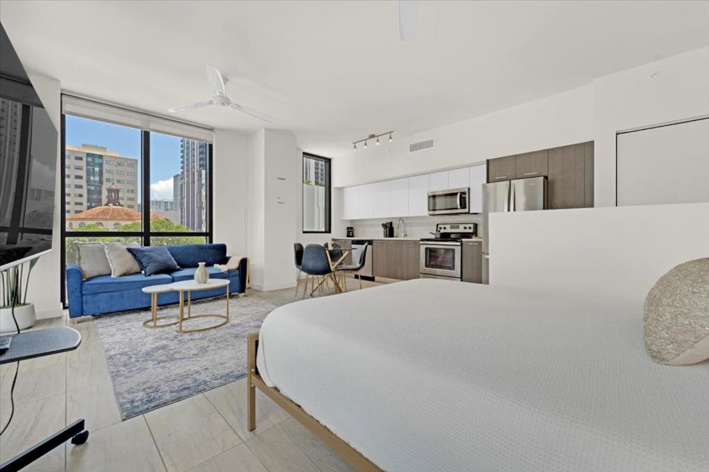 Devereaux Miami Luxury One-Bedroom and Studios - Tap to explore photos
