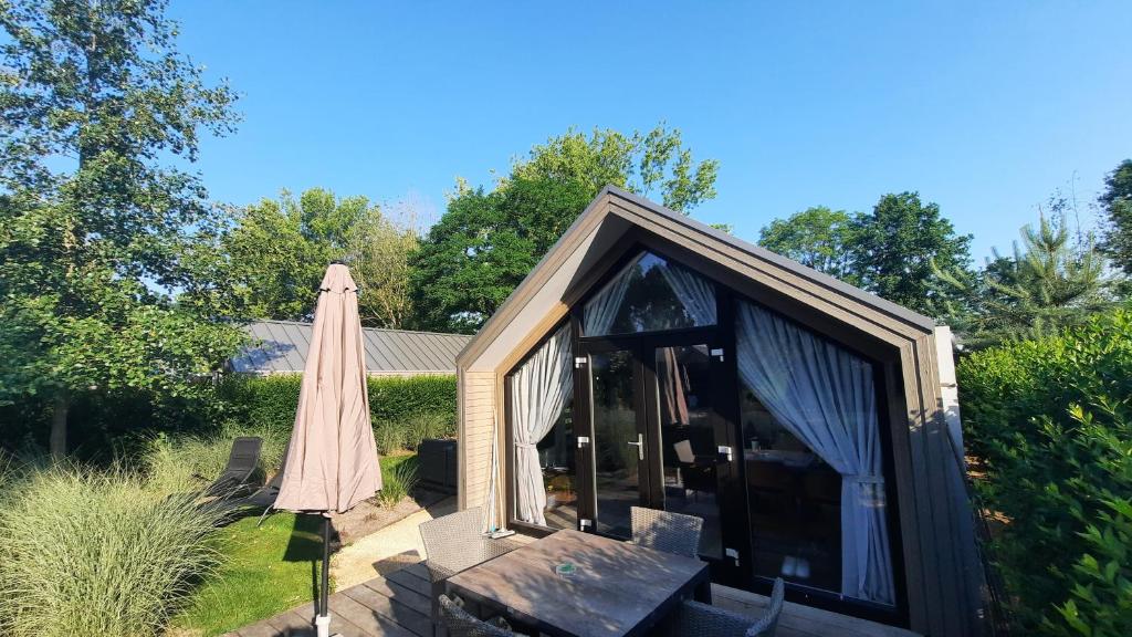 Ferienhaus Holland Beachhouse, modern eingerichtet, in schöner Lage am Veluwemeer, inklusive Garten, Terrasse am Wasser, Parkplatz und WLAN photo 1