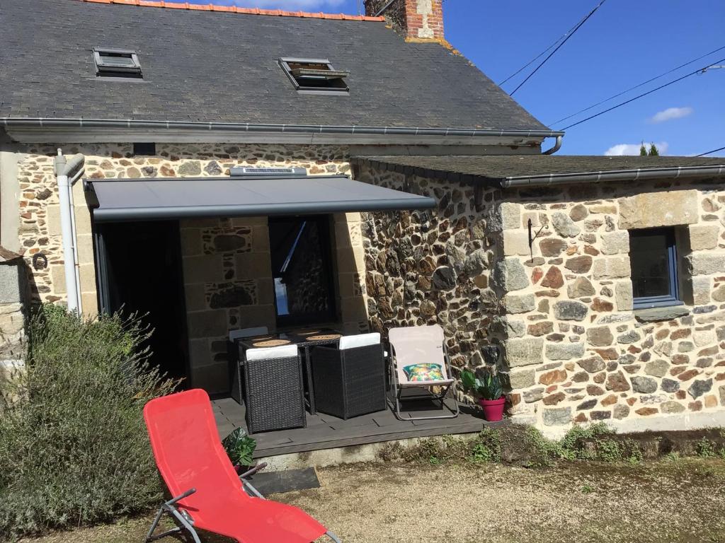 Maison en pierre à la campagne proche de la mer