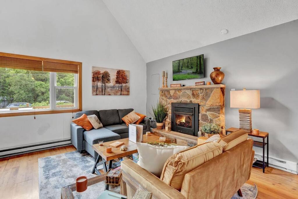 The Sage Chalet in Emerald Lakes, Poconos! photo 1