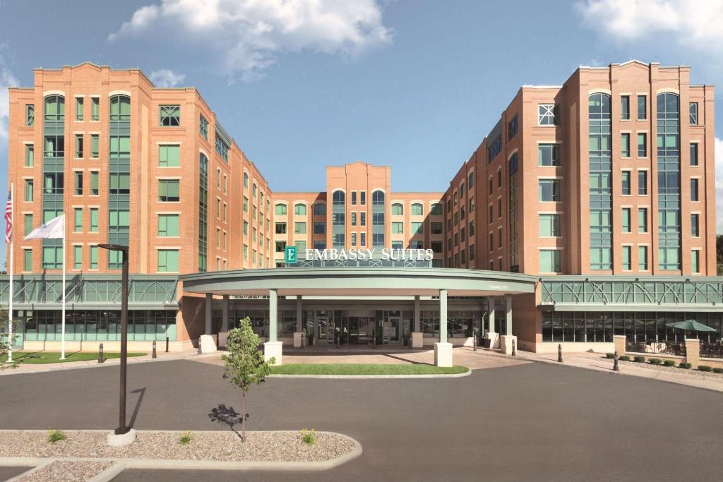 Embassy Suites Saratoga Springs image