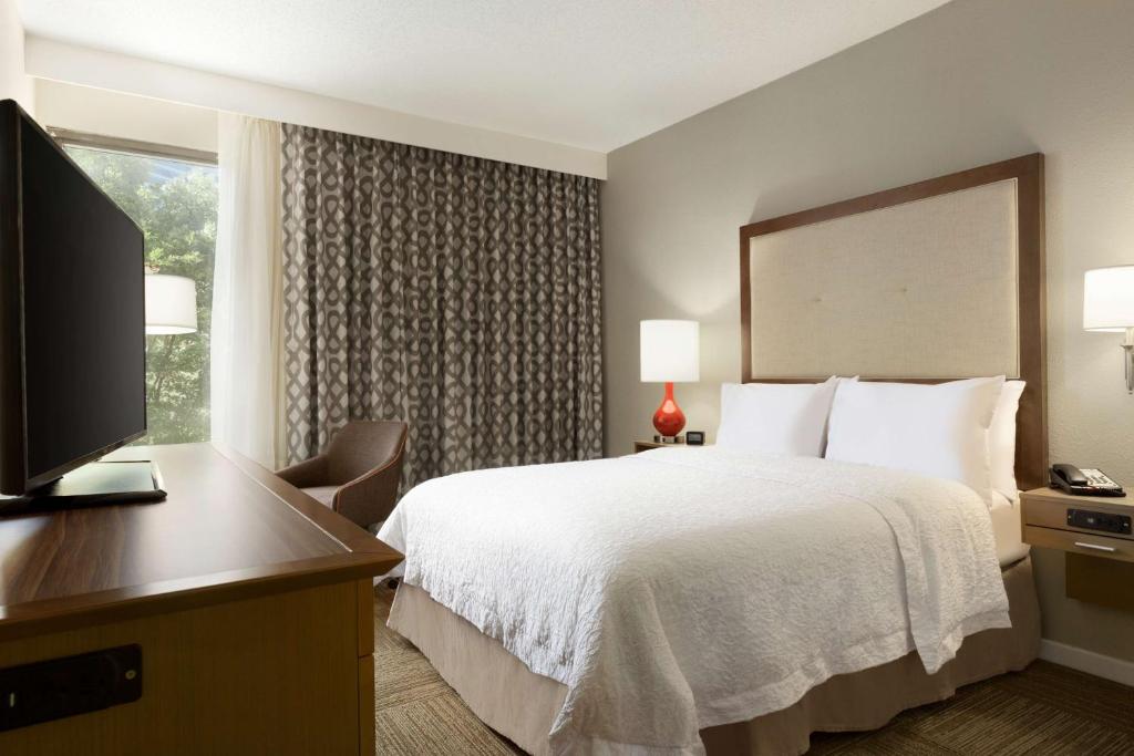 Hampton Inn Atlanta Buckhead - Tap to explore photos