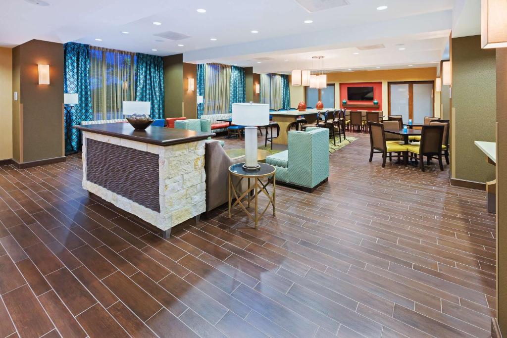Hampton Inn Austin Oak Hill photo 4