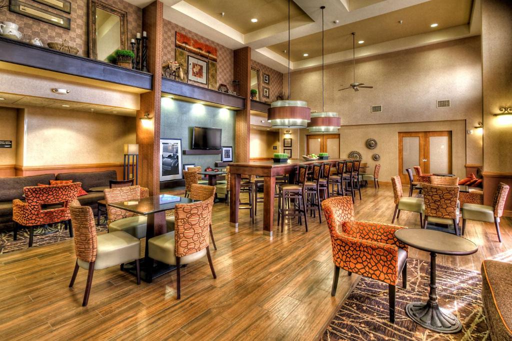 Hampton Inn & Suites Kalamazoo - Oshtemo image