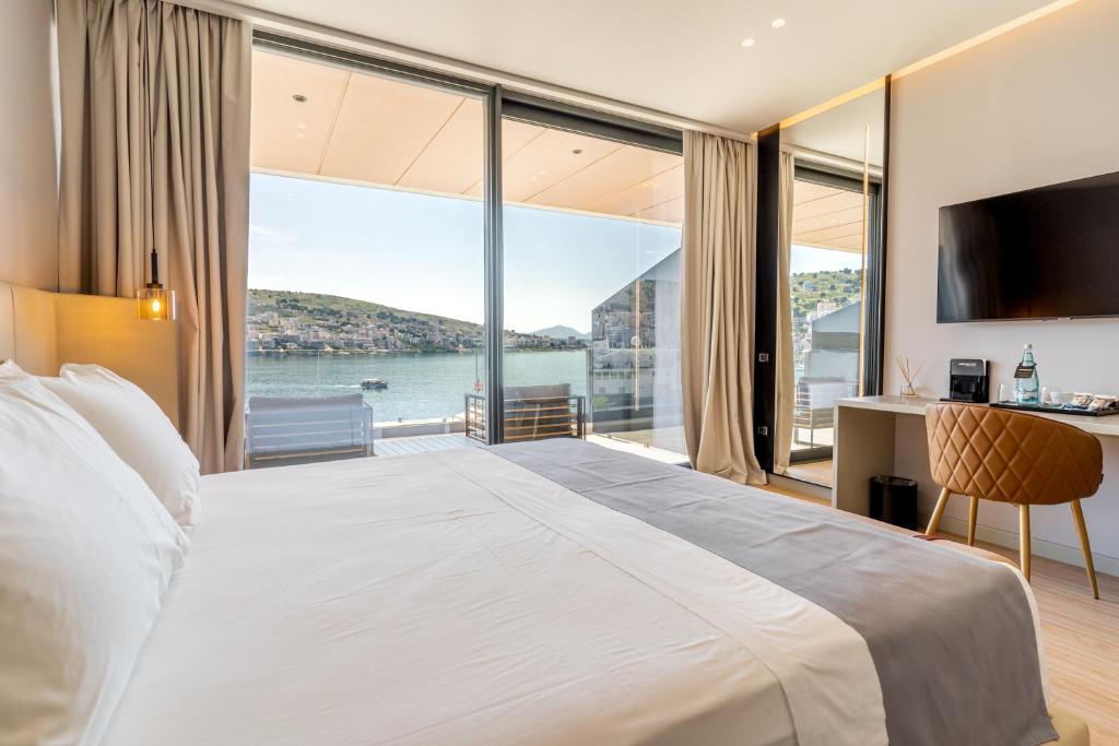 Yacht Premium Hotel photo 3