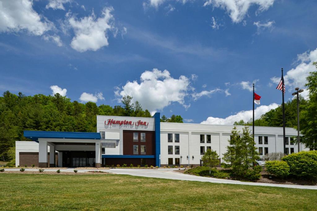 Hampton Inn Brevard image