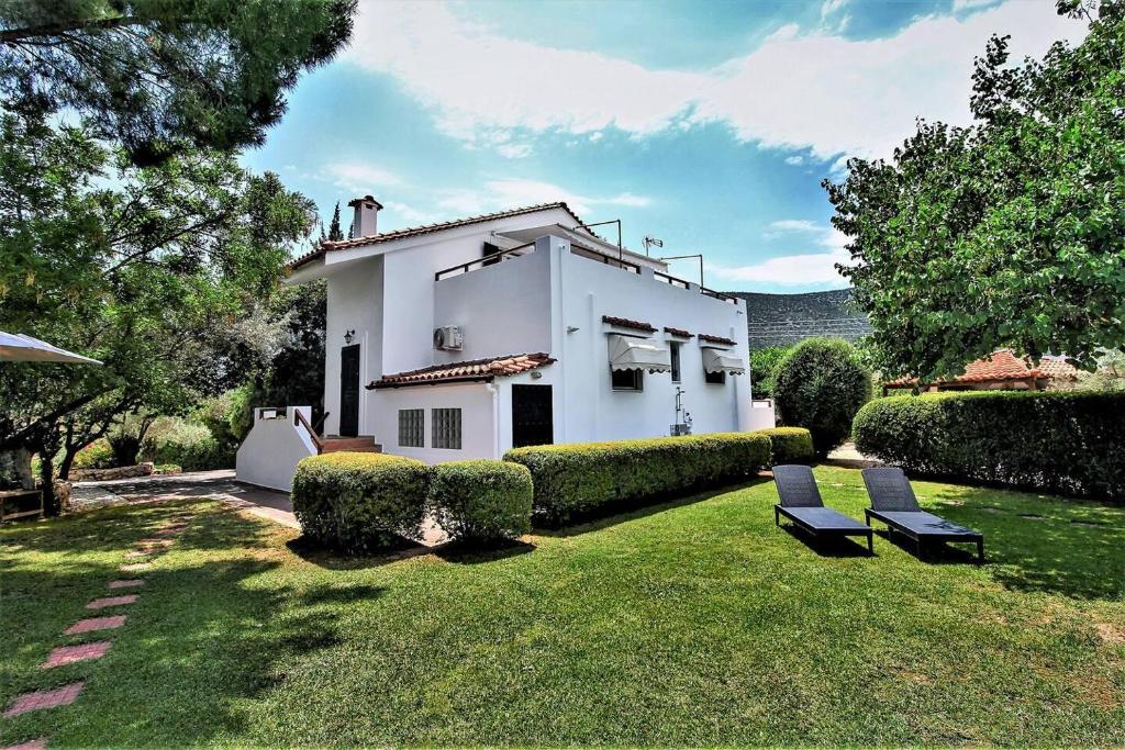 Beautiful Villa with swimming pool near Nafplion