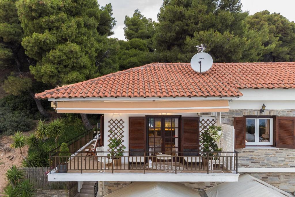 Azure Breeze - Coastal Chic Getaway by the Sea photo 2