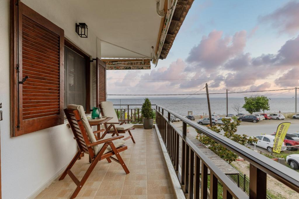 Azure Breeze - Coastal Chic Getaway by the Sea photo 1