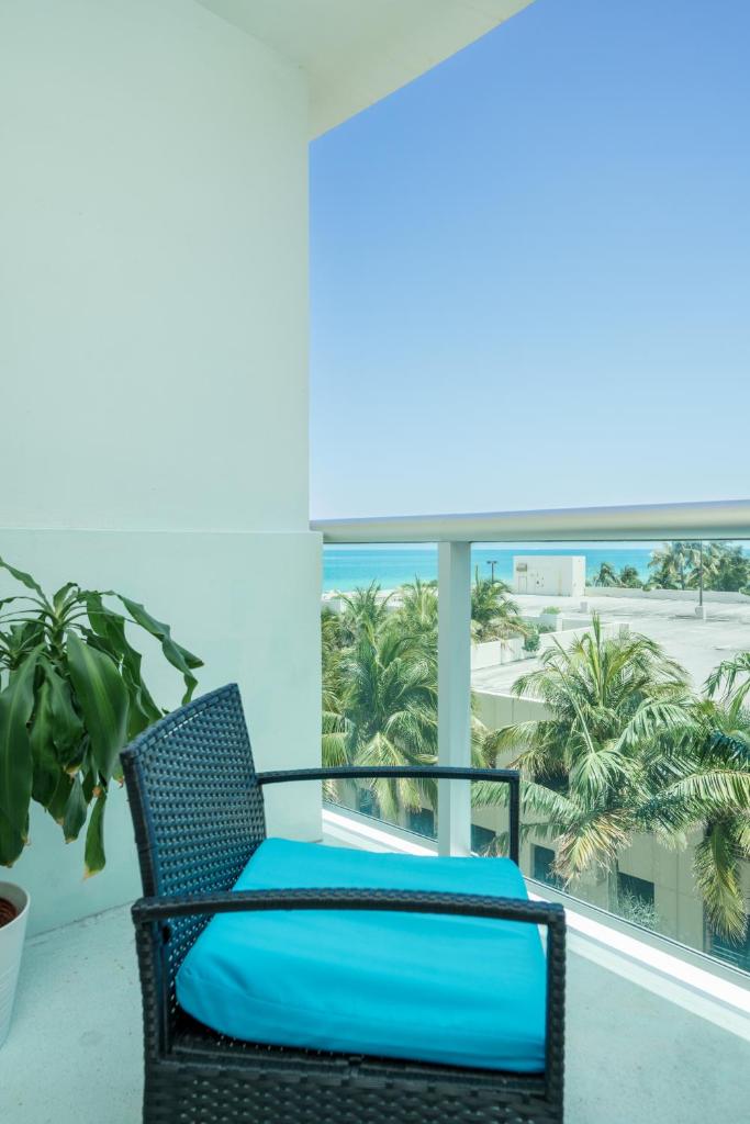 Modern 1 BDR Oceanview with direct beach access! photo 2