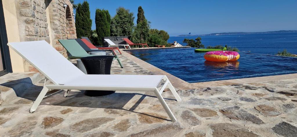 Splendide villa vue mer 180° à 500 m de la plage photo 1