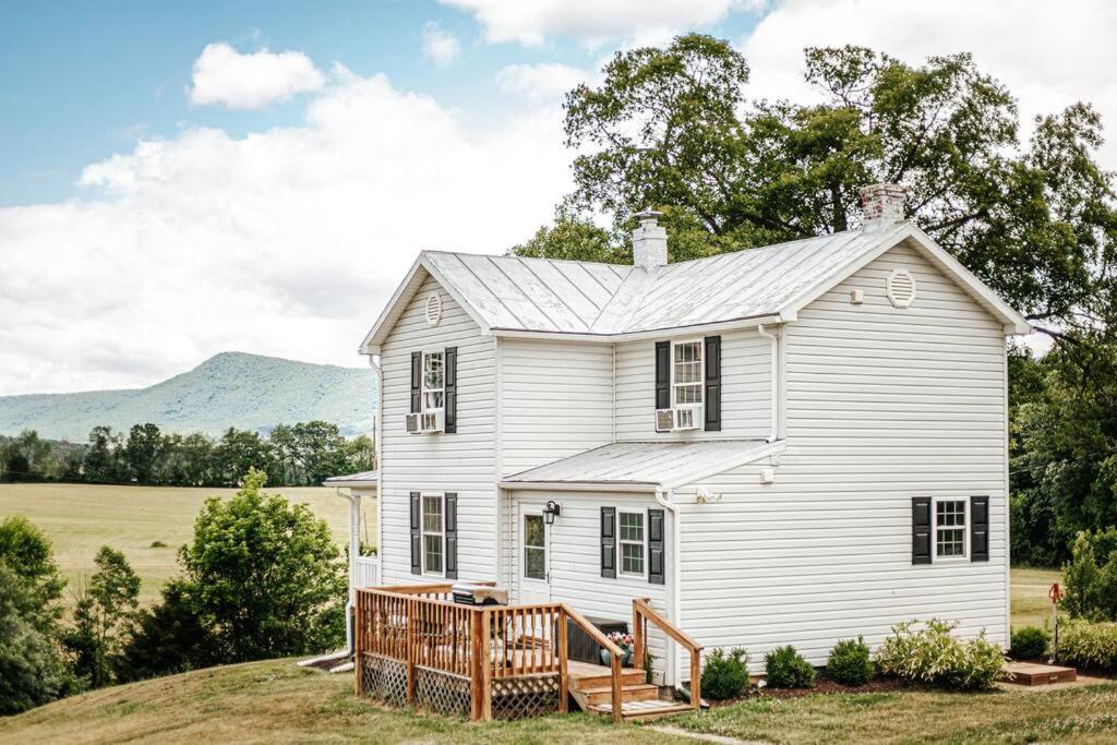 Mountain View Farmhouse in Luray, Family Friendly photo 1