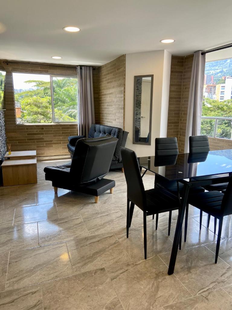 Apartamento con Excelente Ubicación en Envigado