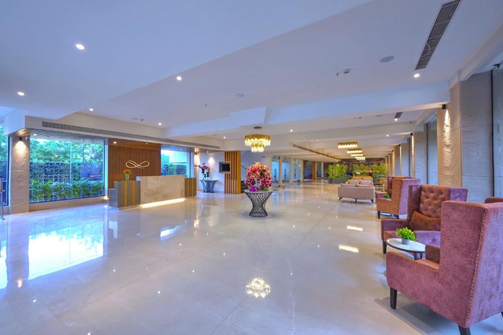 Royale Sarovar Portico Agra photo 3