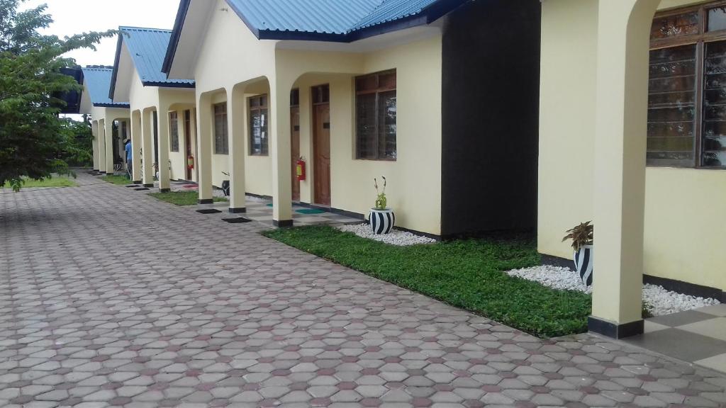 Remarkable 10-Bed Cottages in Bagamoyo
