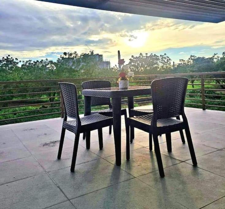 Lux 7 Pool Villa Mactan photo 2