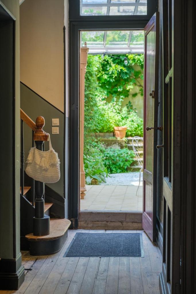 Appartement avec son patio dans centre historique de Bourg photo 1