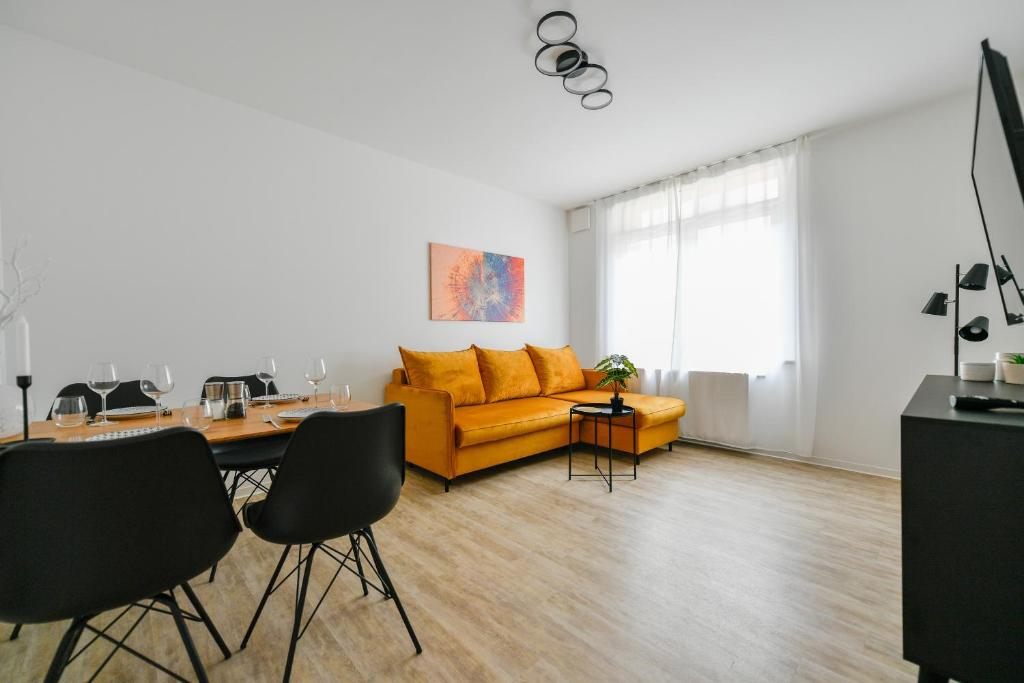 Ferienwohnungen am Theater - modern, zentral und ruhig mit Küche, Waschtrockner, Netflix, Wlan und Parkplatz- 2 Zimmer, 52 qm photo 1