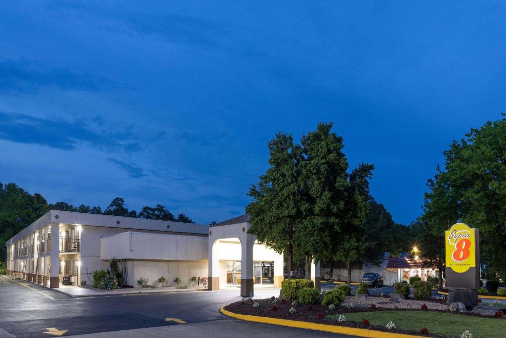 Super 8 by Wyndham Williamsburg/Historic Area photo 3