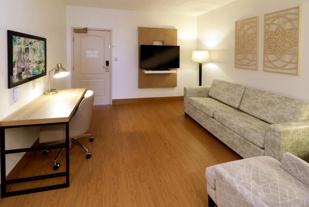Wyndham Garden McAllen at La Plaza Mall photo 3