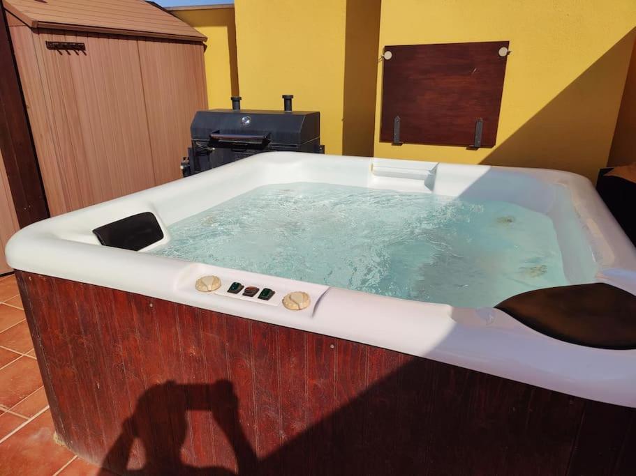 Ático lujo con jacuzzi privado photo 2