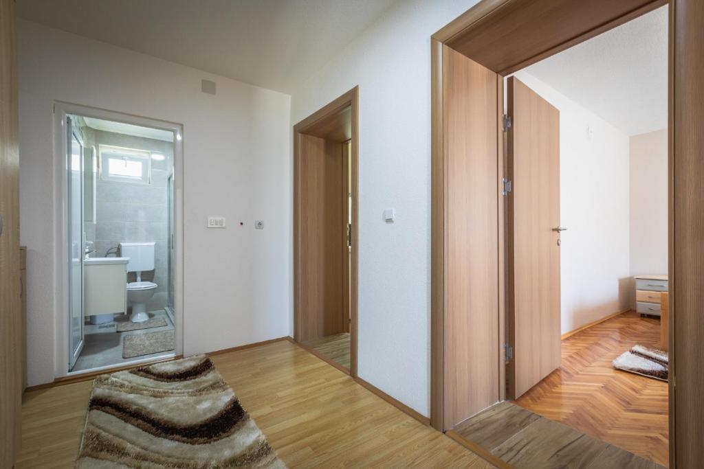 Guest House - Axios photo 3
