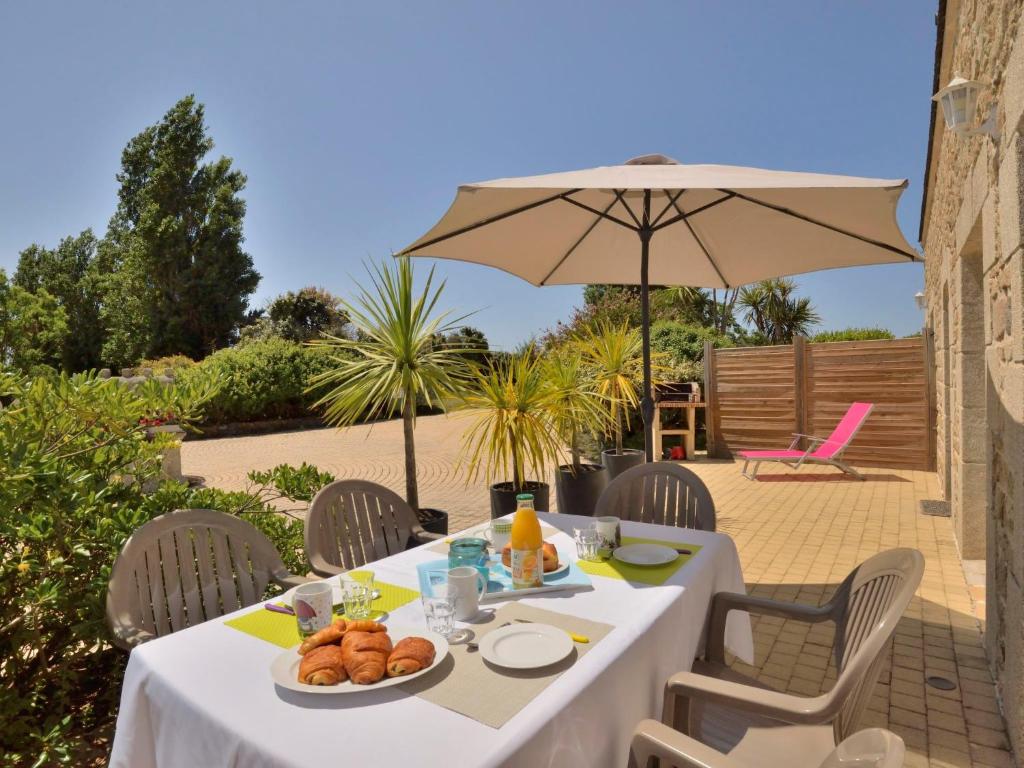 Holiday Home Houat-Hoedic-Belle-Ile - PHM301 by Interhome photo 1
