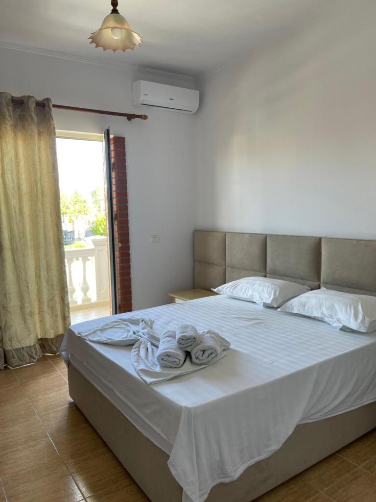Hotel Xhelili photo 3