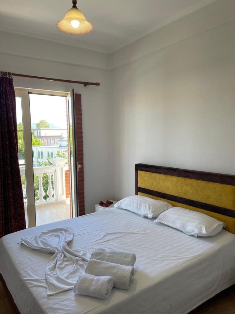 Hotel Xhelili photo 4