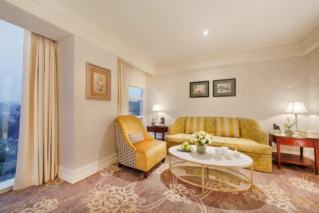 Сьюит (Полулюкс - «Галерея», 1 кровать размера «king-size»), Apricot Hotel